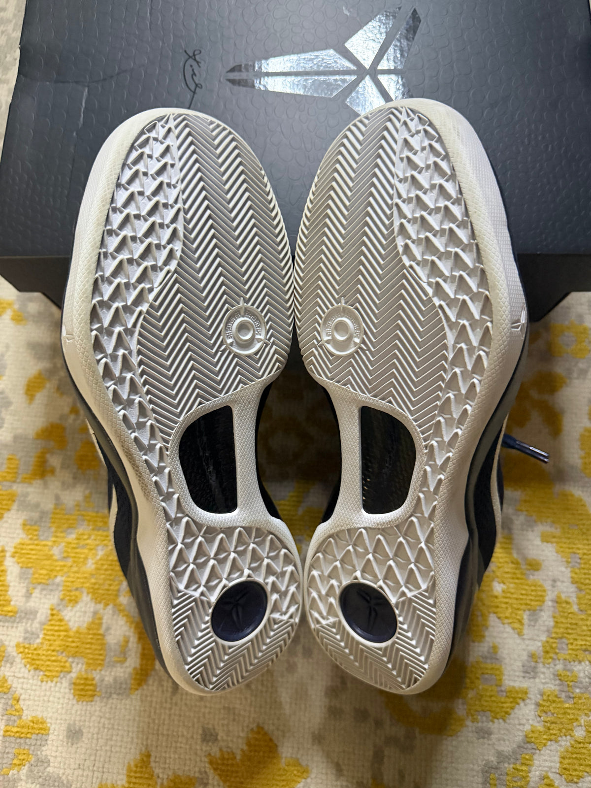 Kobe 8 college Pre-Owned