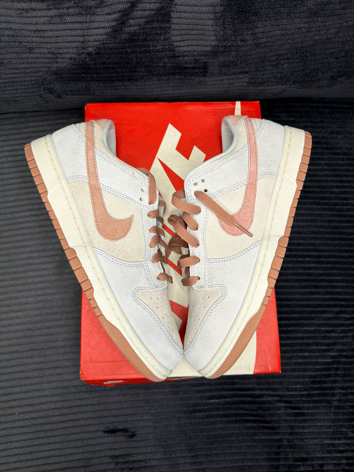 Nike Dunk Low
Fossil Rose brand new