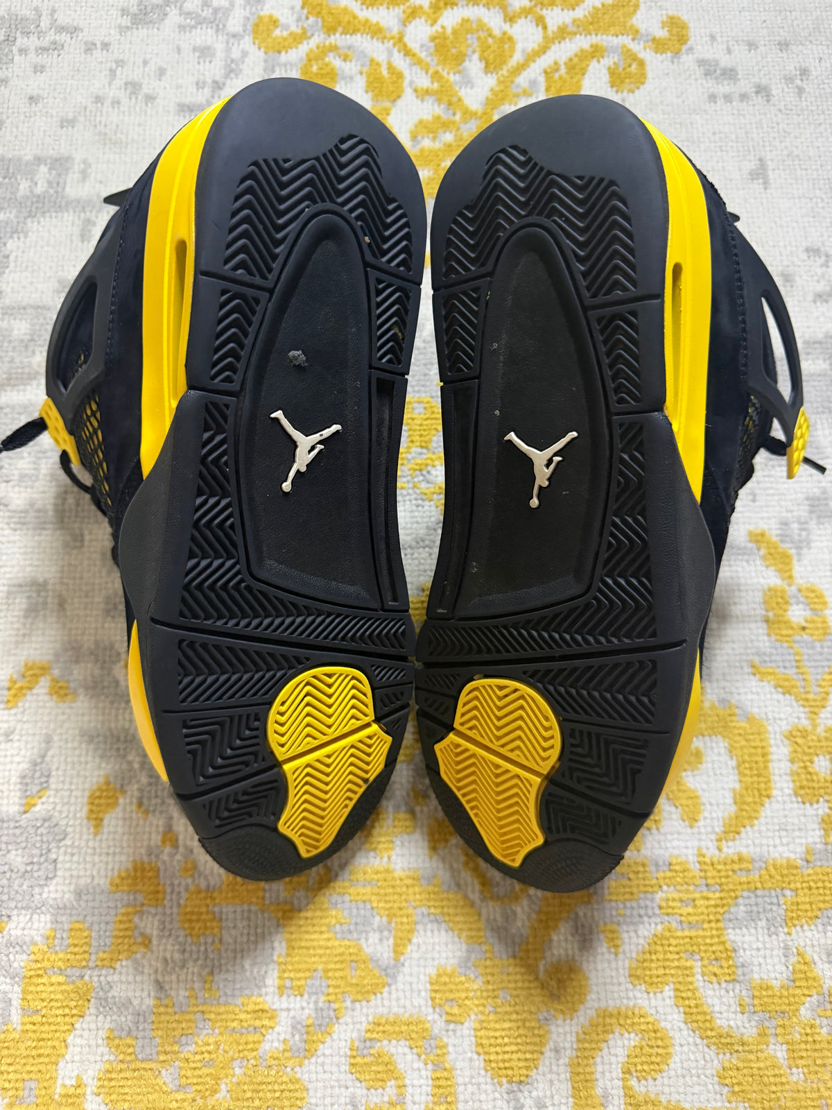 Jordan 4 Thunder