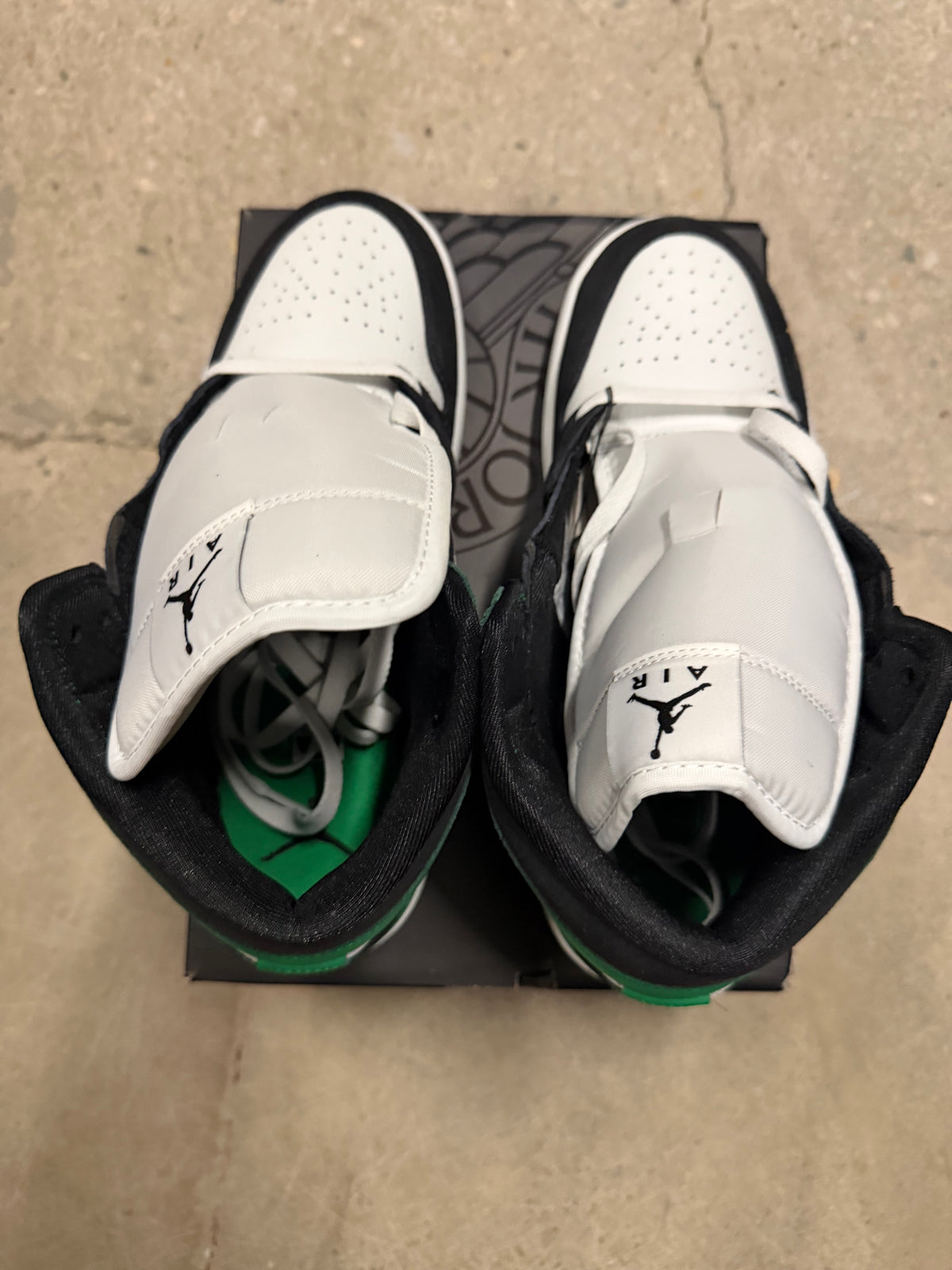 Jordan 1 mid Green Brand New