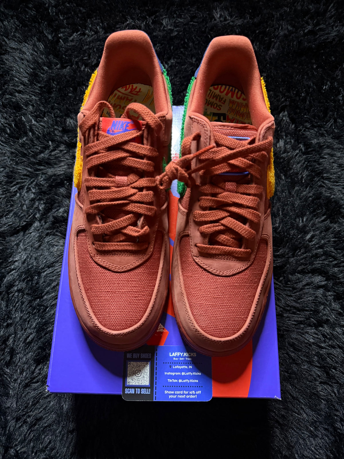 Air Force 1 “Familia” brand new
