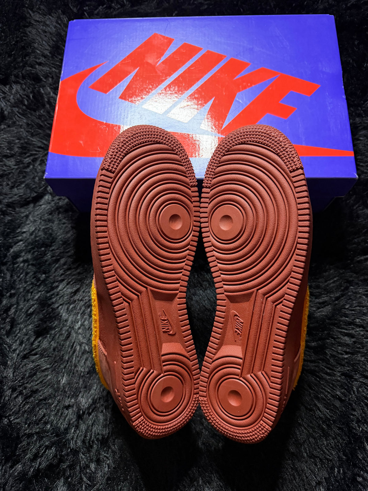 Air Force 1 “Familia” brand new