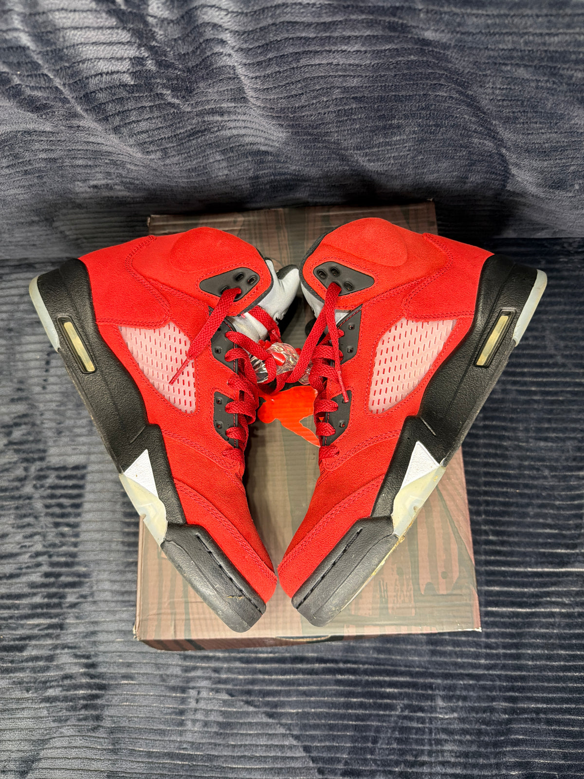 Jordan 5 Retro
Raging Bull Red (2021)