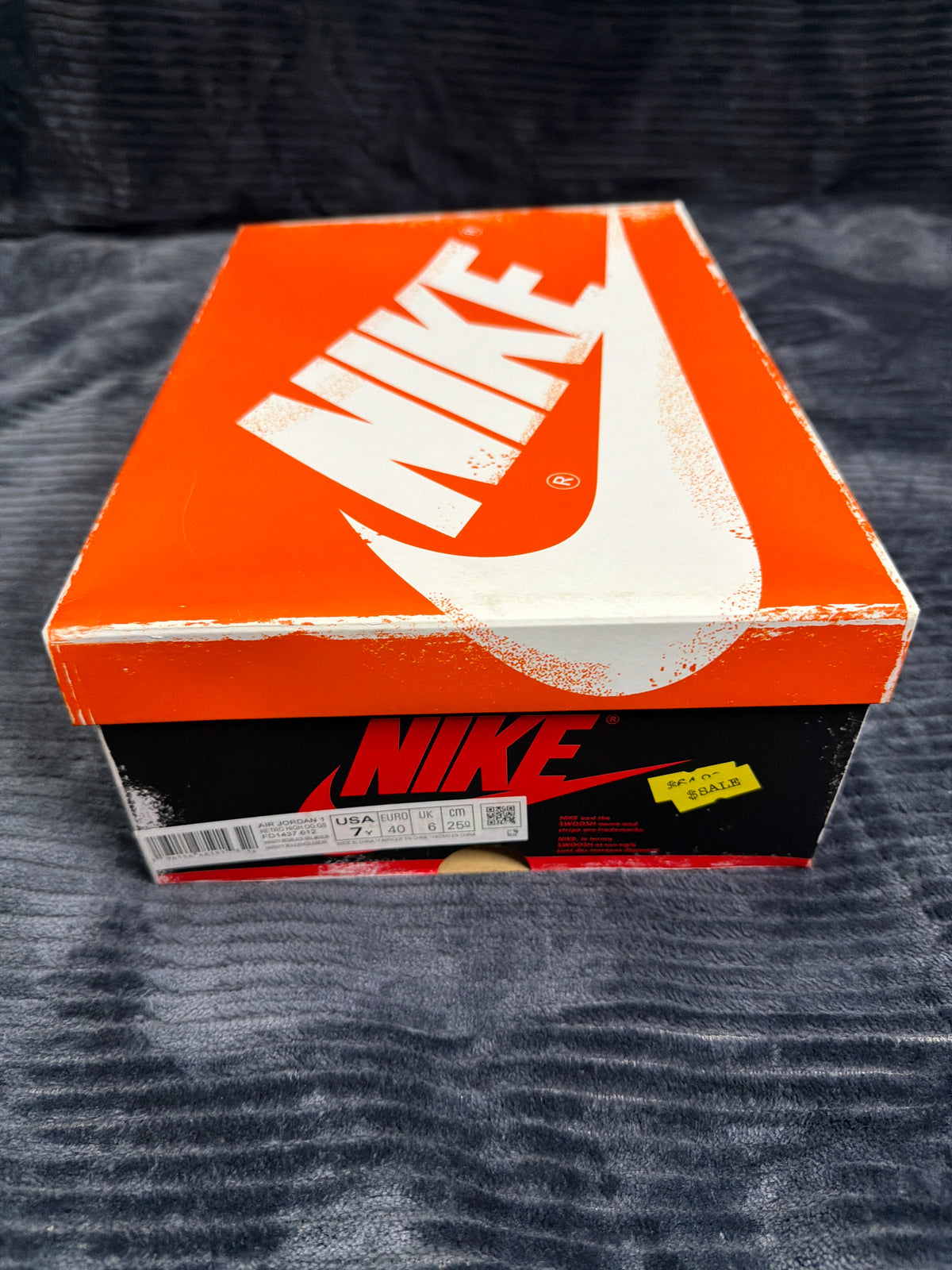 Jordan 1 Retro High OG
Chicago Lost and Found (GS) brand new