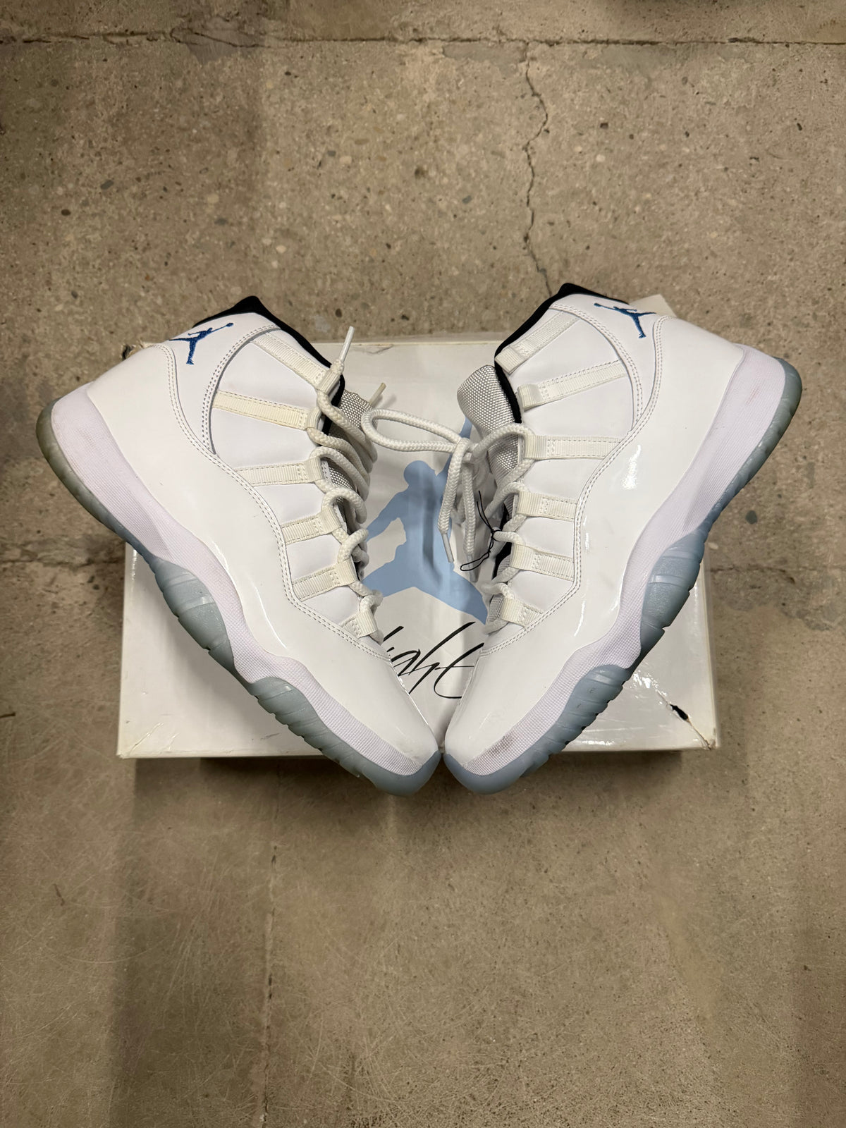 Jordan 11 Legend blue Pre-Owned