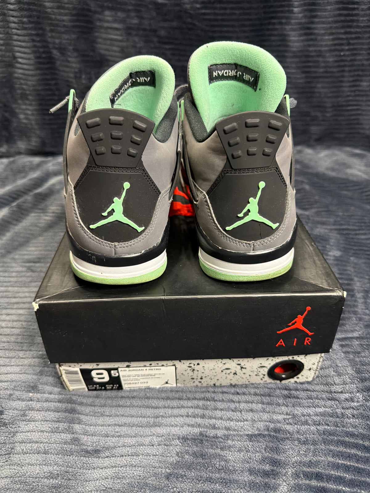 Jordan 4 Retro
Green Glow