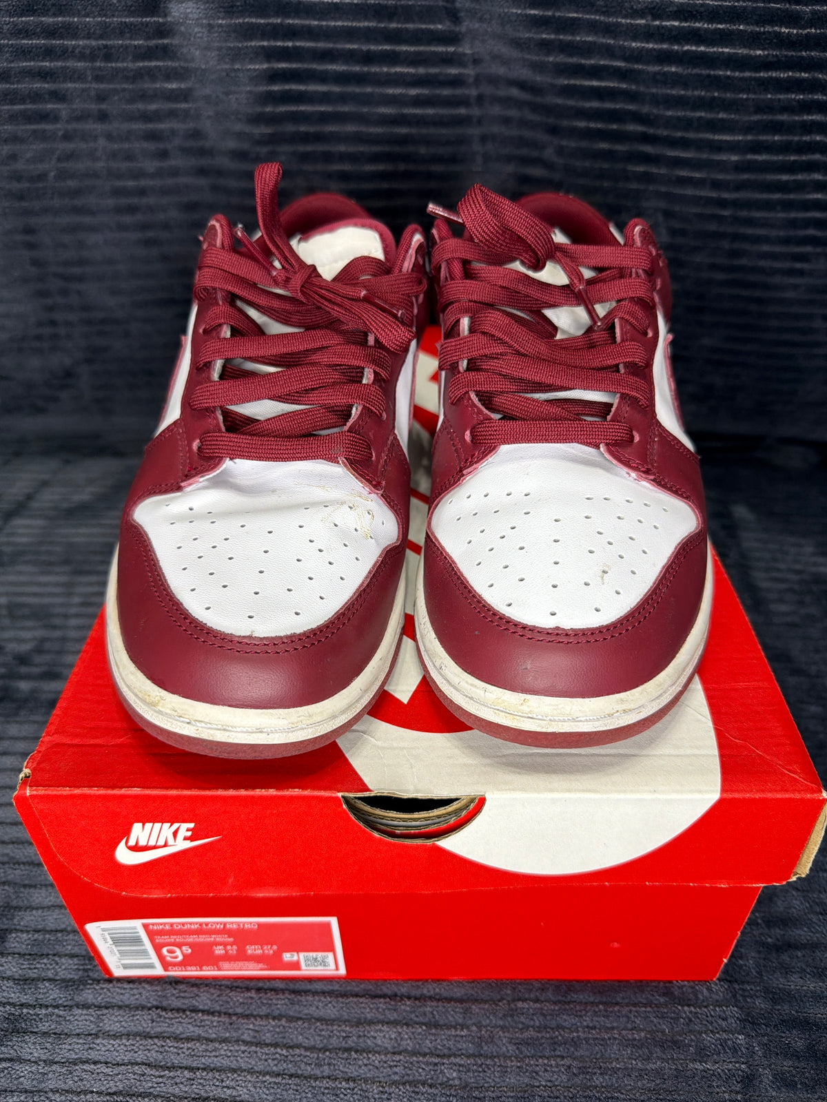 Nike Dunk Low
Team Red