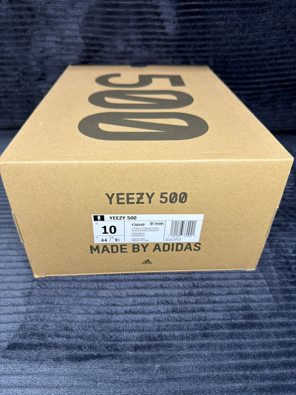 adidas Yeezy 500
Utility Black