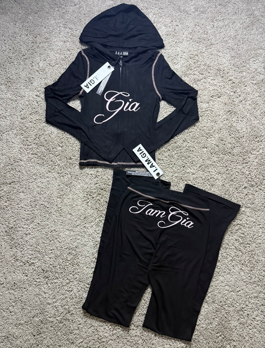 I.AM.GIA Black set with soft pink lettering