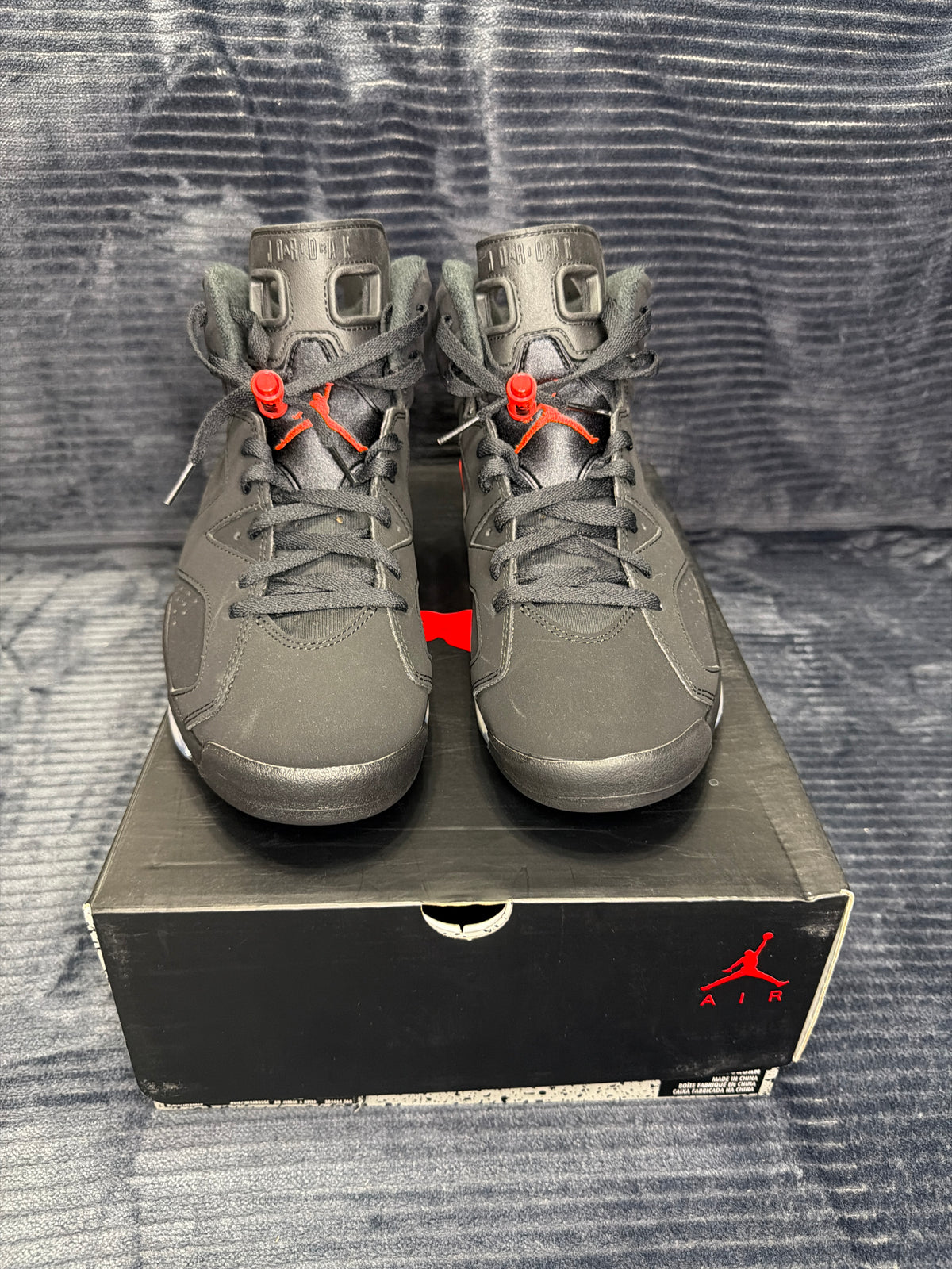 Jordan 6 Retro
Black Infrared (2019) brand new