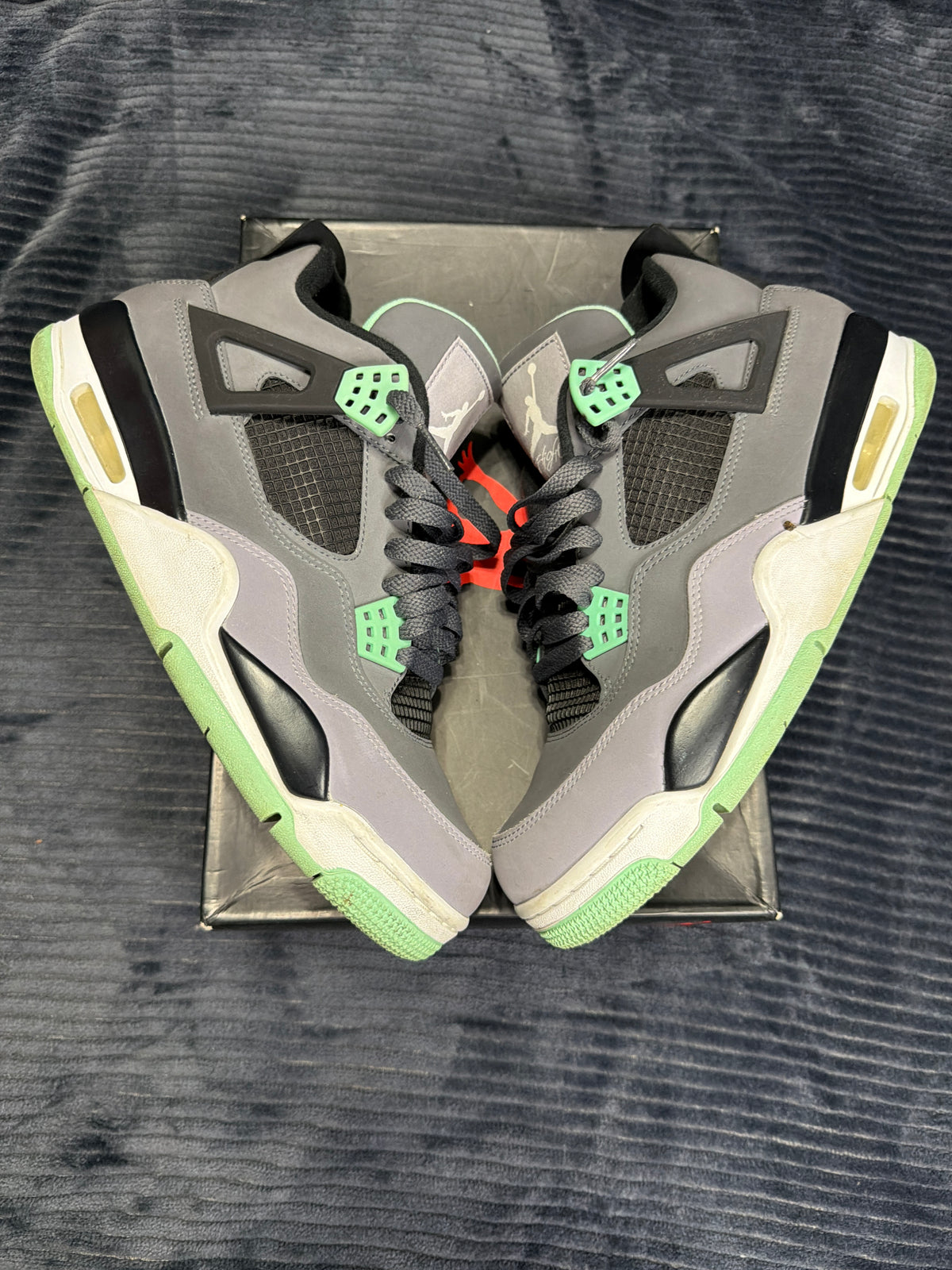 Jordan 4 Retro
Green Glow