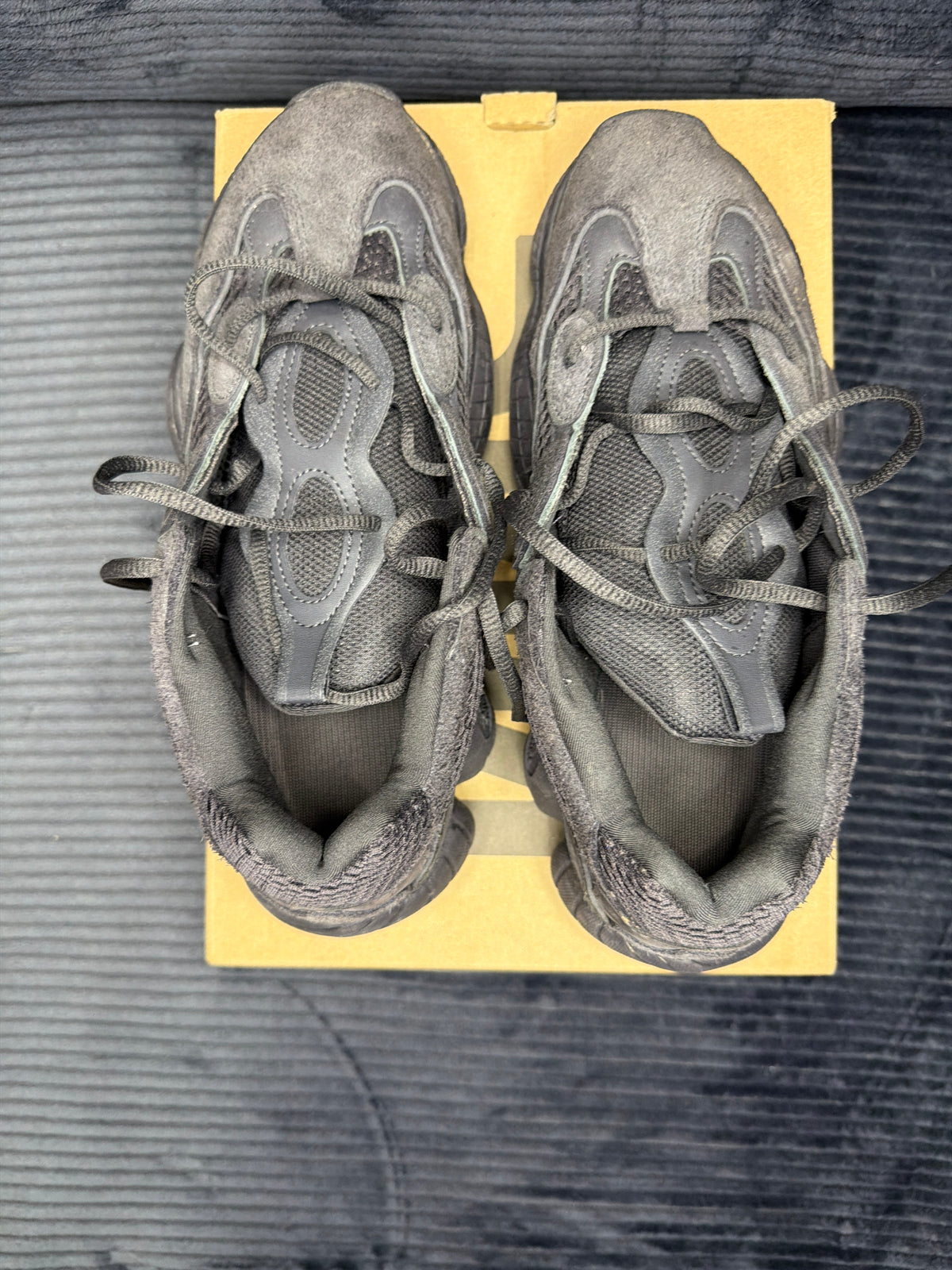 adidas Yeezy 500
Utility Black