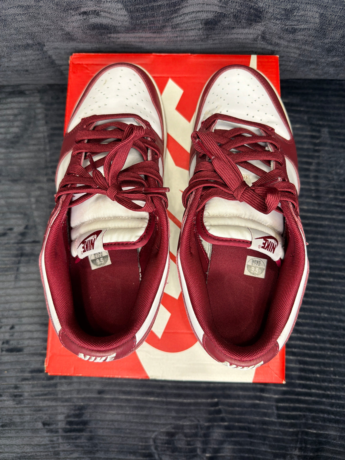 Nike Dunk Low
Team Red