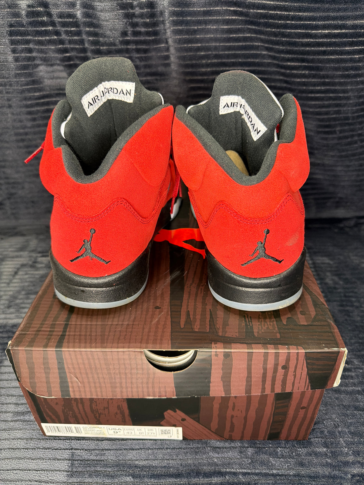 Jordan 5 Retro
Raging Bull Red (2021)