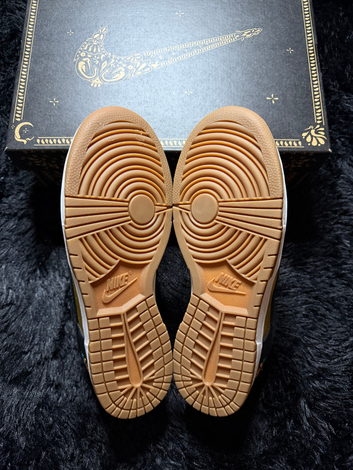 Nike dunk low dis de muertos brand new