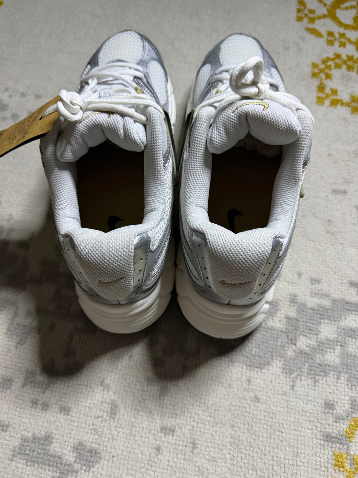 Nike Vomero White Gold Brand new