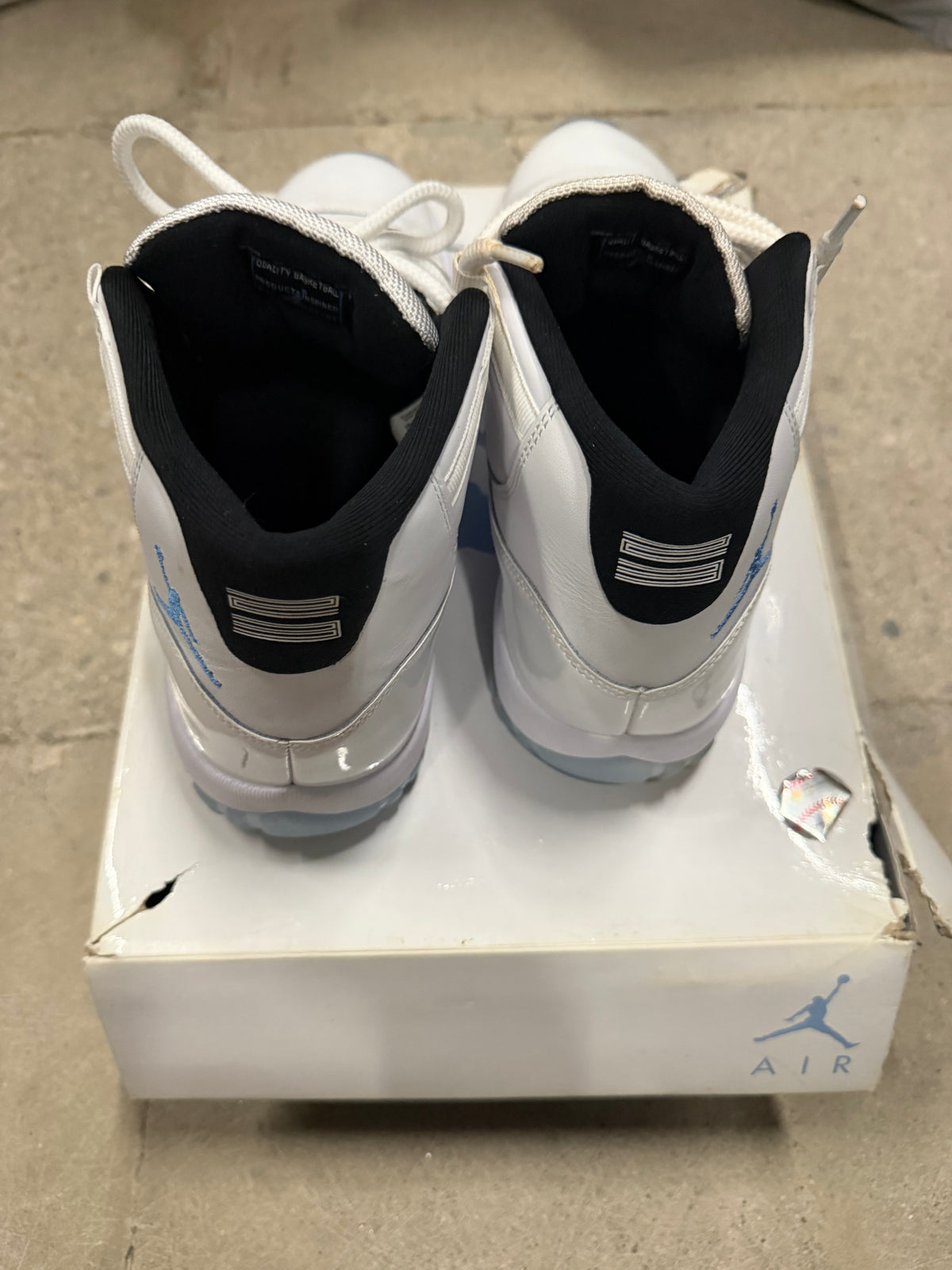 Jordan 11 Legend blue Pre-Owned
