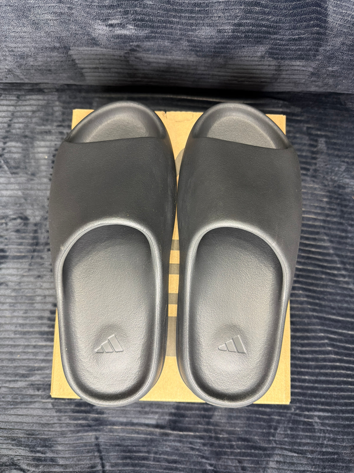 adidas Yeezy Slide
Onyx