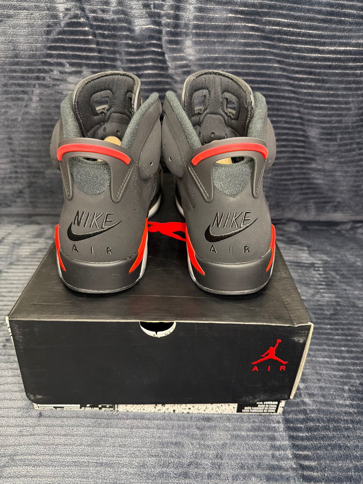 Jordan 6 Retro
Black Infrared (2019) brand new