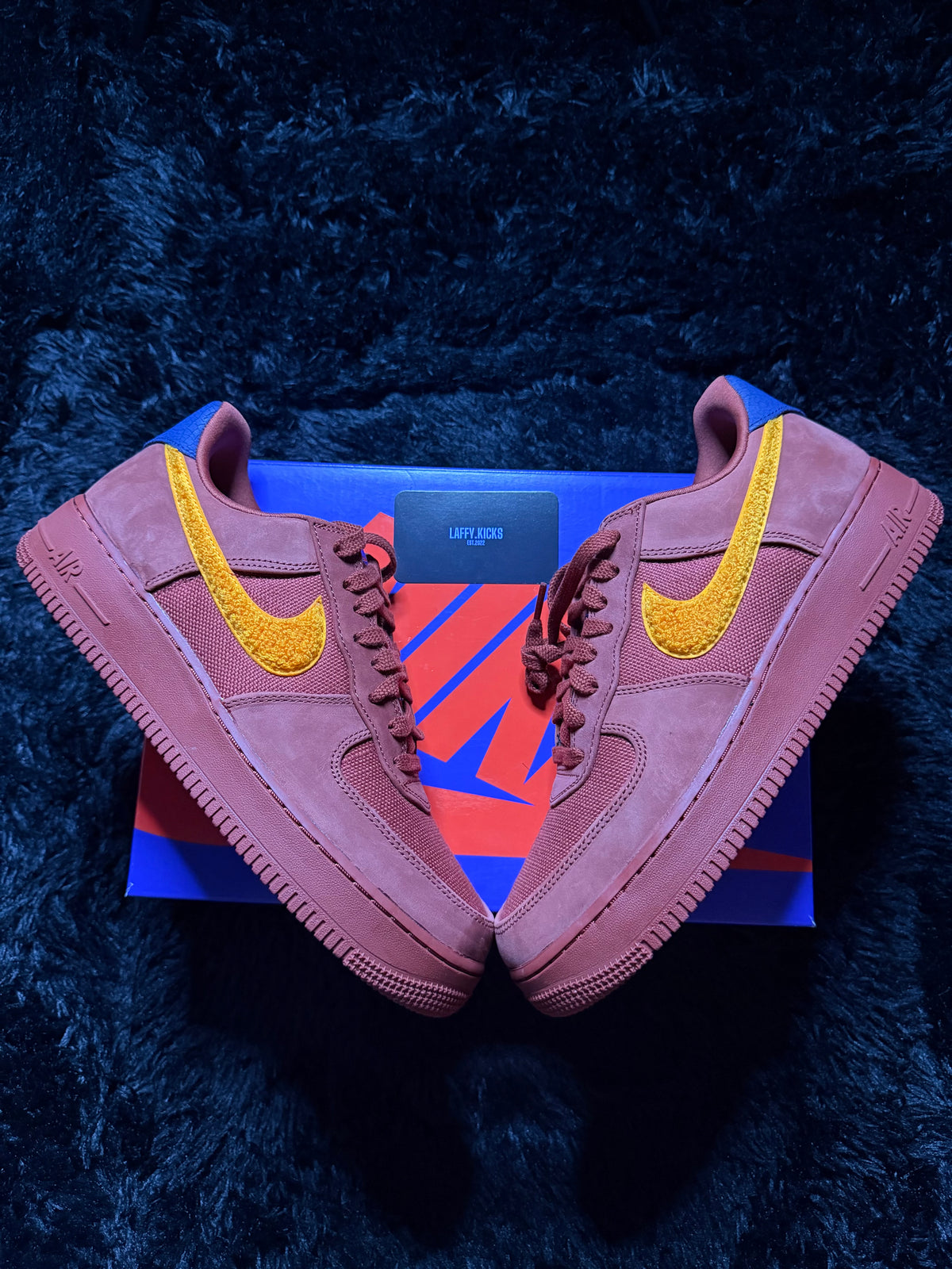 Air Force 1 “Familia” brand new