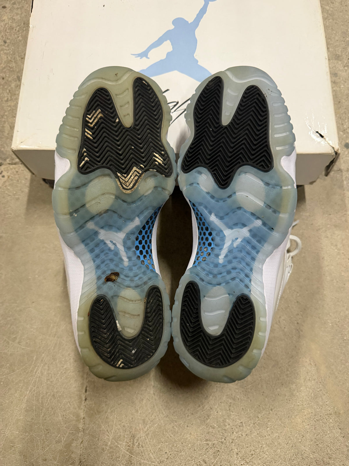 Jordan 11 Legend blue Pre-Owned