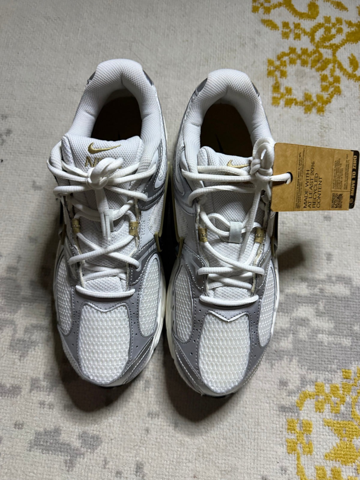 Nike Vomero White Gold Brand new