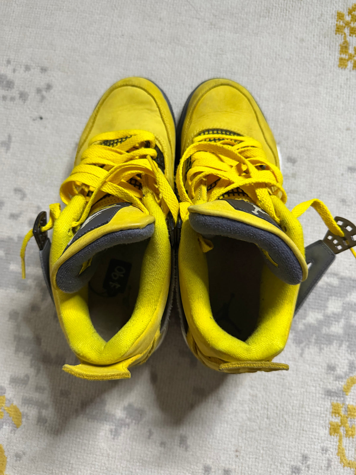Jordan 4 Lightning Pre-Owned