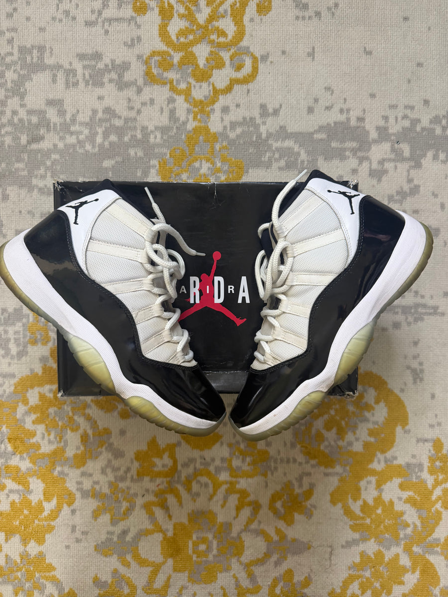 Jordan 11 Space Jam (2016)