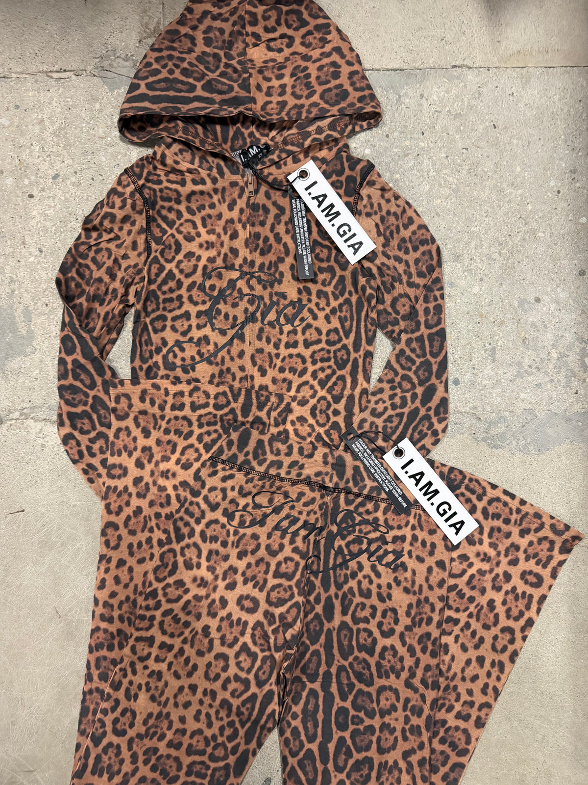 I.AM.GIA Cheetah set with black lettering