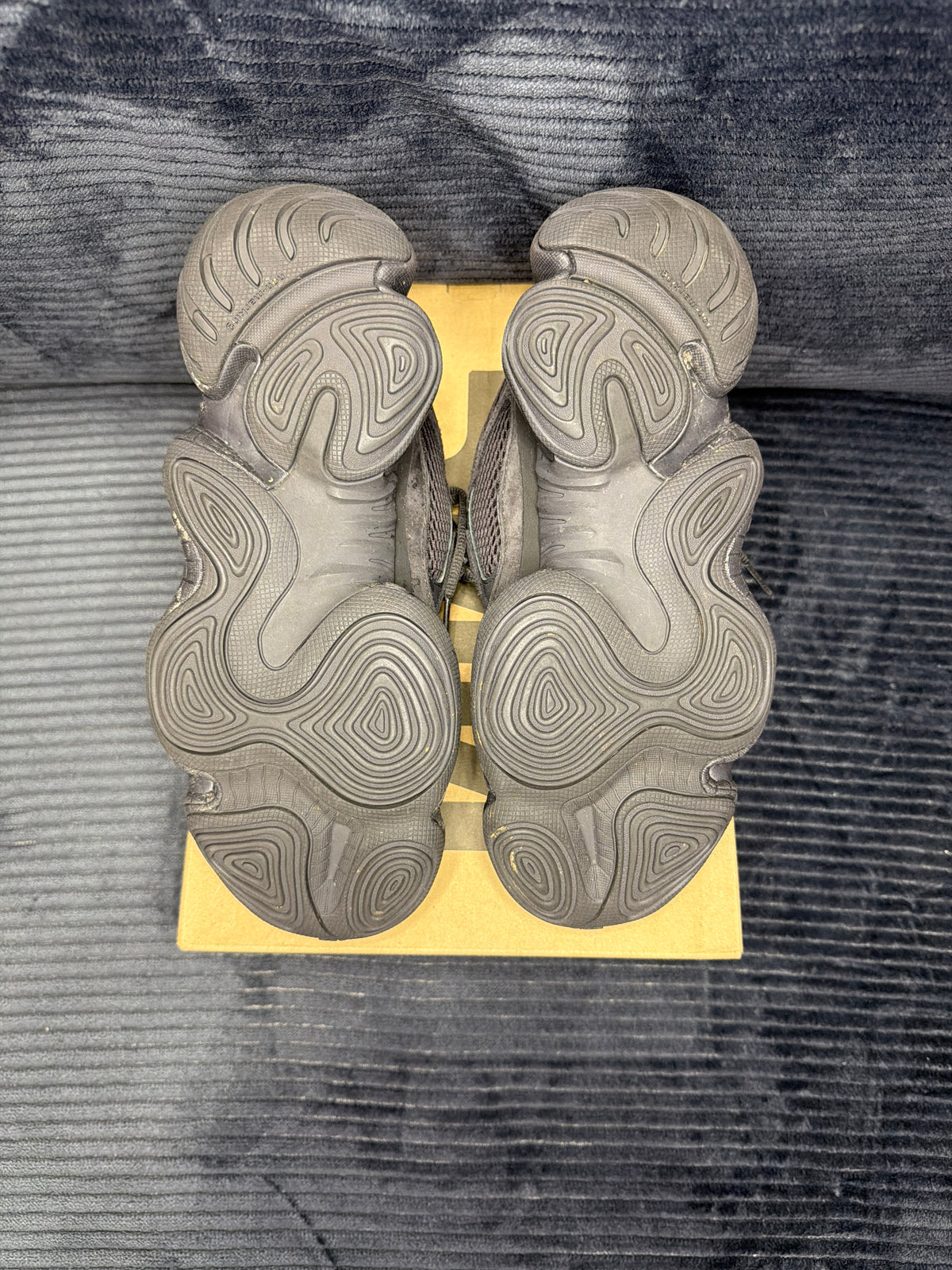 adidas Yeezy 500
Utility Black