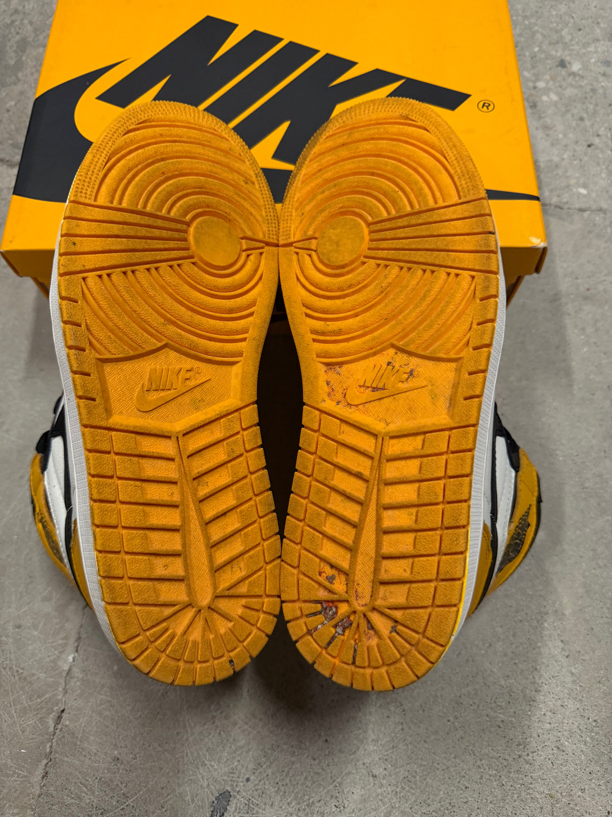 Jordan 1 High Taxi Pre-Owned