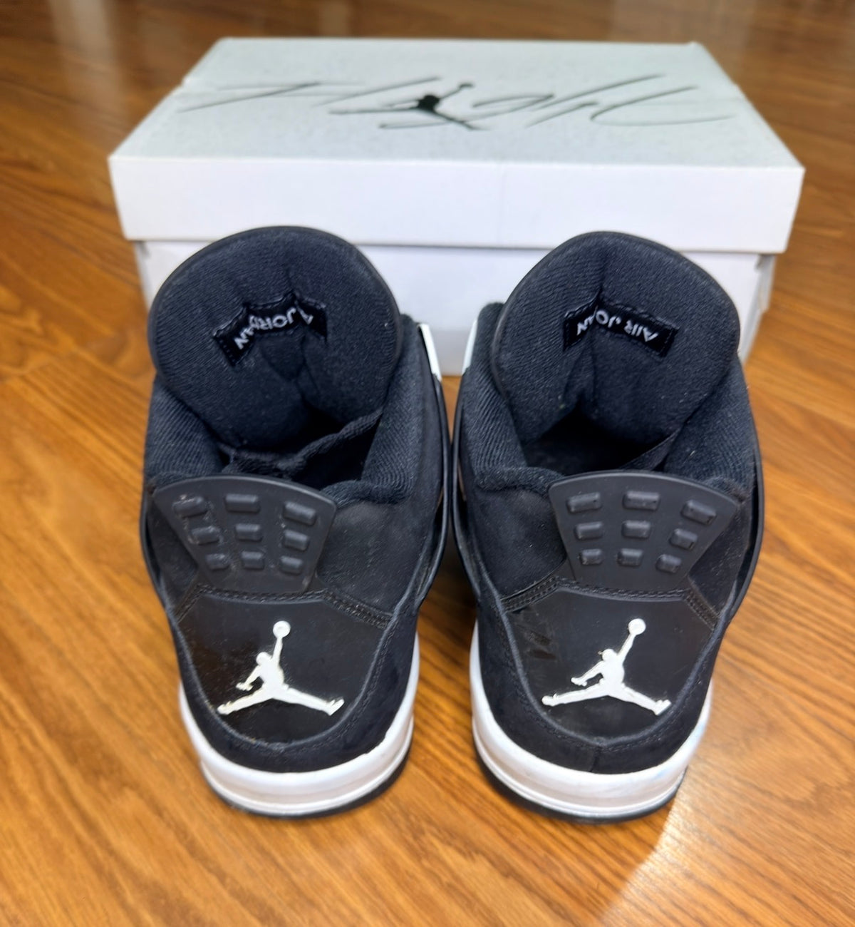 Jordan 4 White Thunder Pre Owned