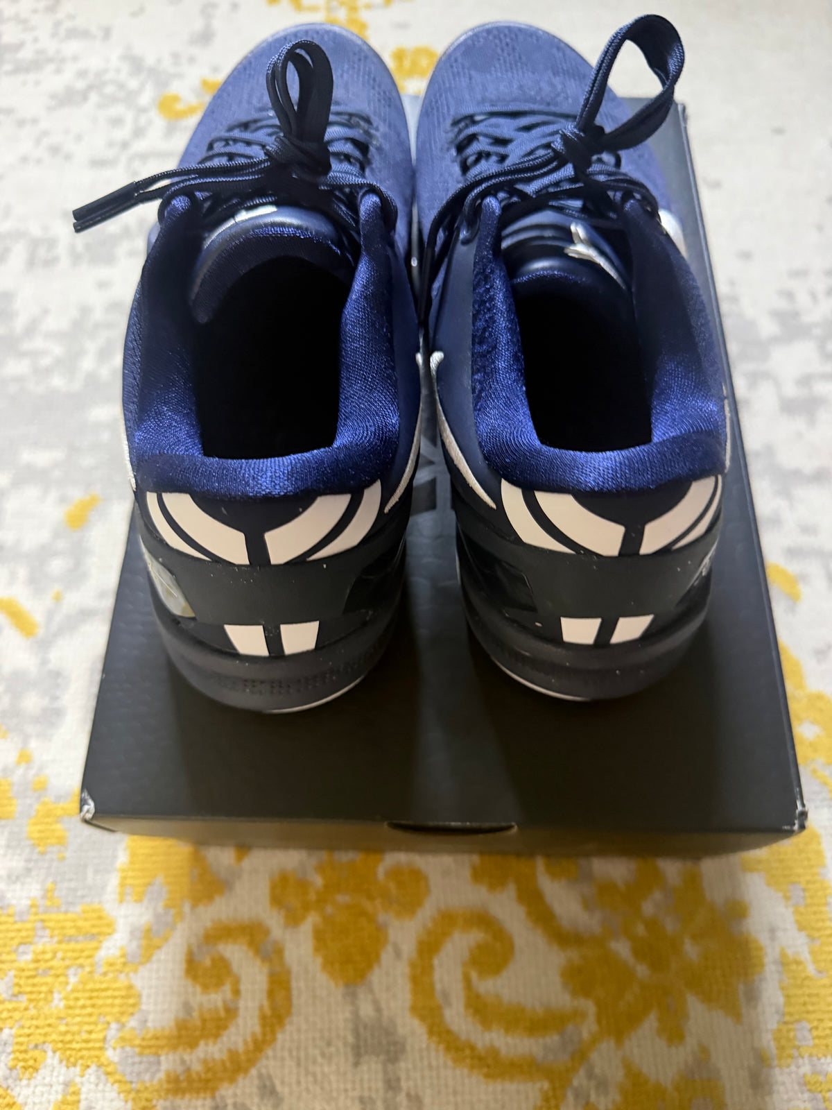 Kobe 8 college Pre-Owned