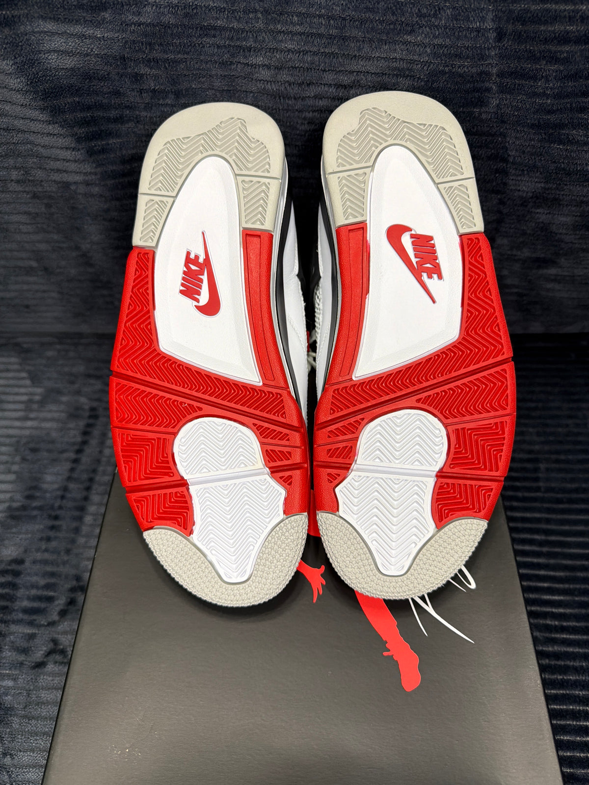 Jordan 4 Retro Fire Red (2020)
Fire Red (2020)
