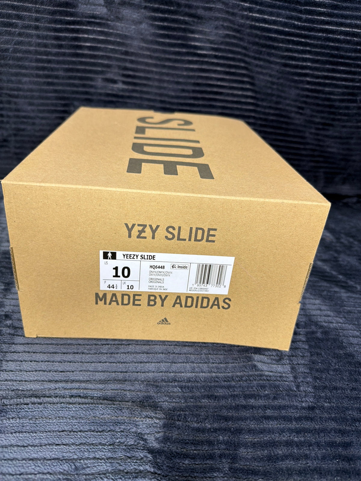 adidas Yeezy Slide
Onyx