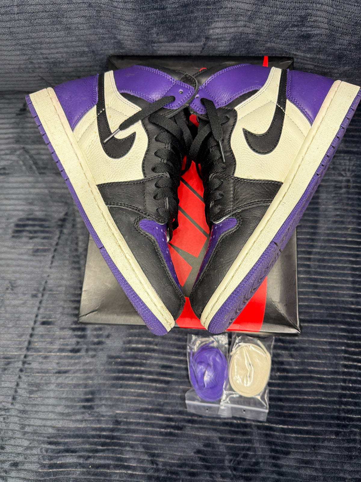 Jordan 1 Retro High
Court Purple