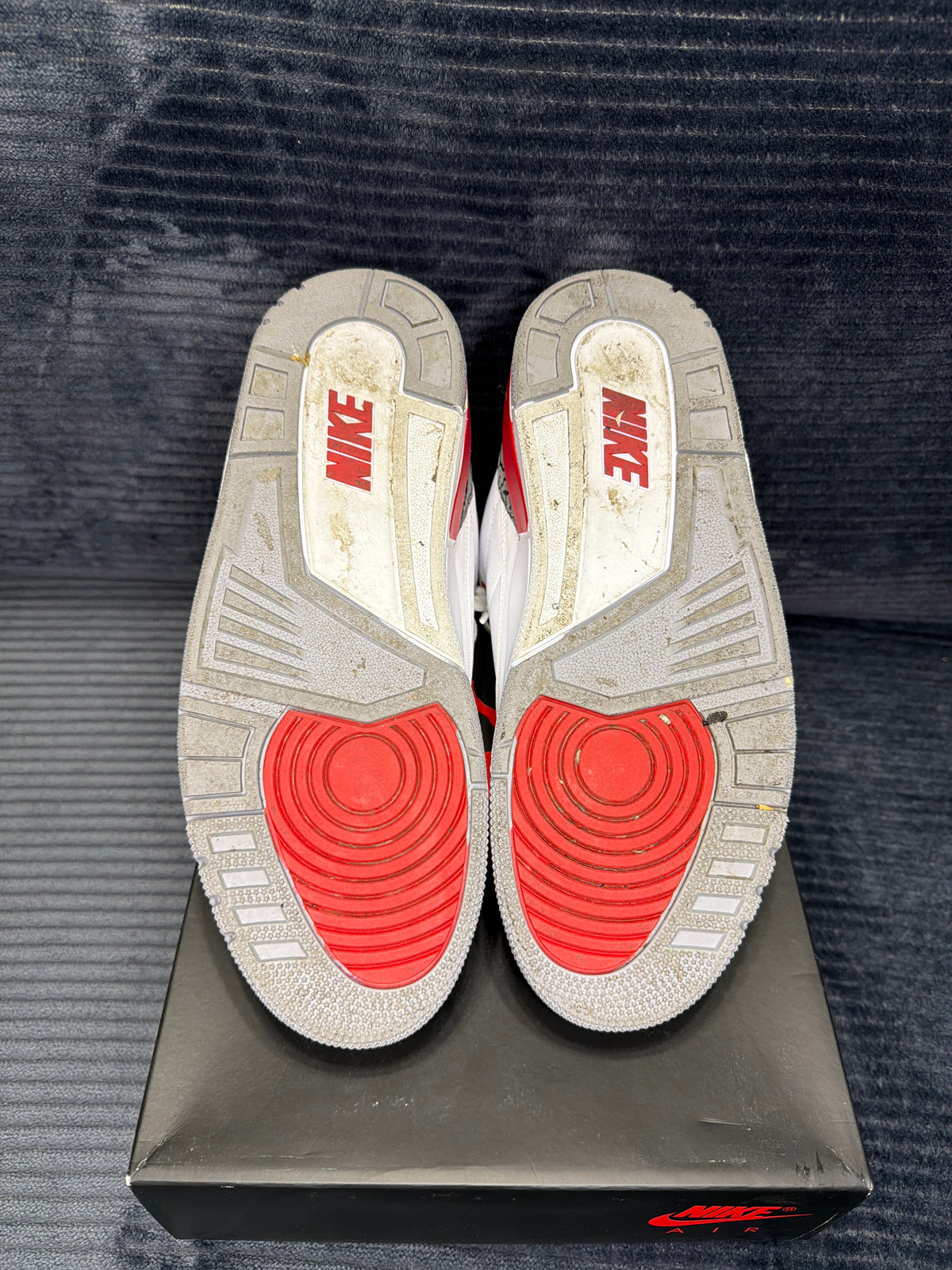 Jordan 3 Retro
Fire Red (2022)