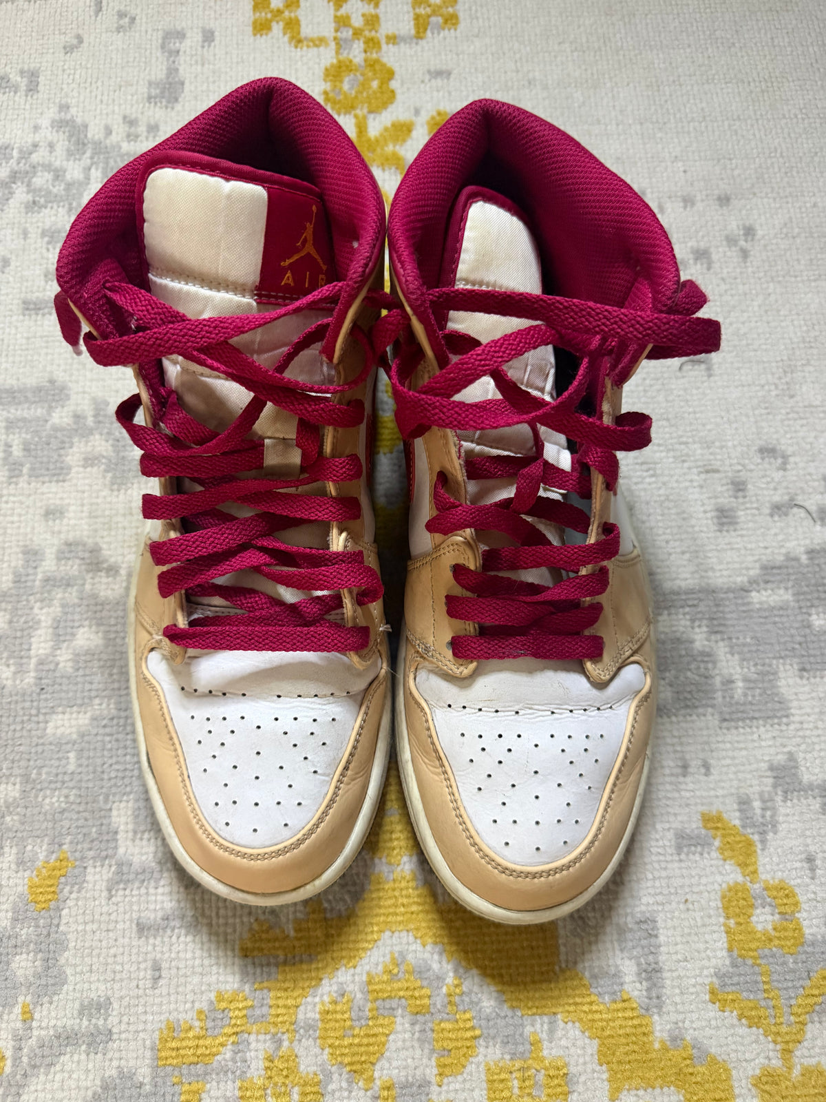 Jordan 1 Mid light curry Cardinal