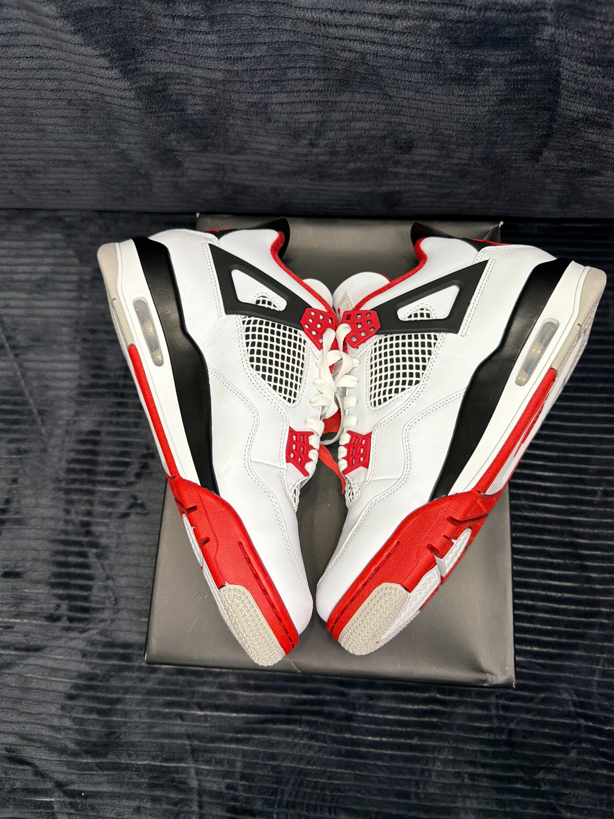 Jordan 4 Retro Fire Red (2020)
Fire Red (2020)