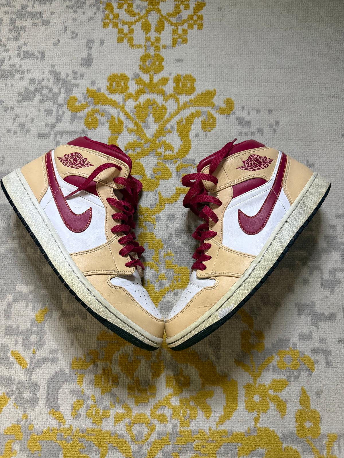 Jordan 1 Mid light curry Cardinal