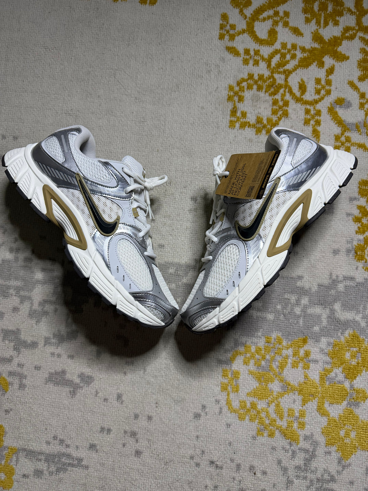 Nike Vomero White Gold Brand new