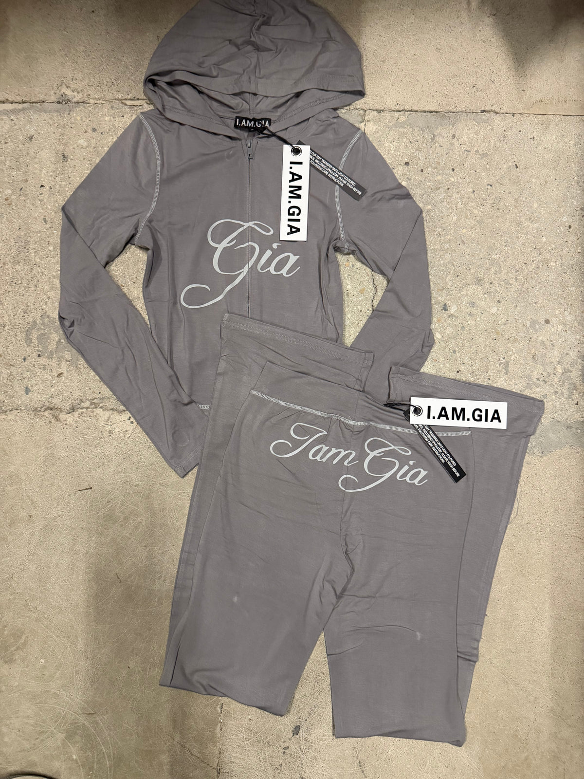 I.AM.GIA Grey set with white lettering