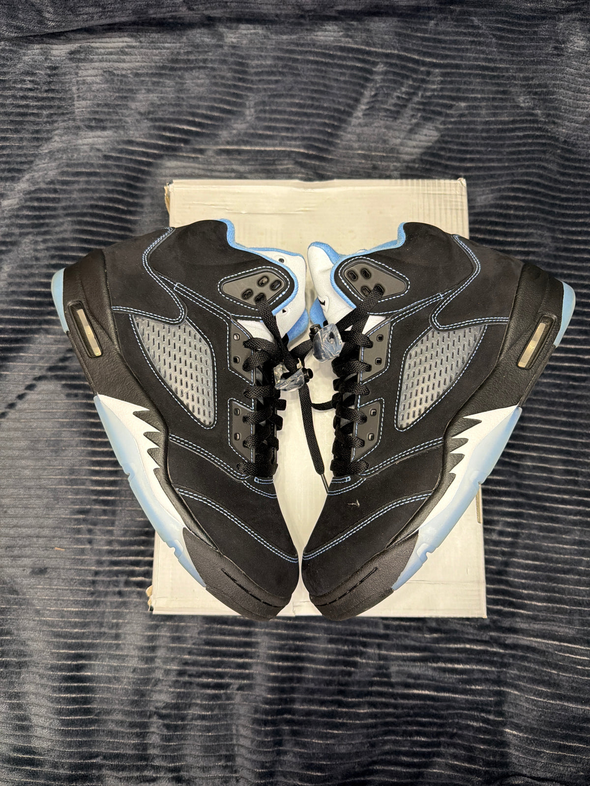 Jordan 5 Retro
Black University Blue (2026) VNDS