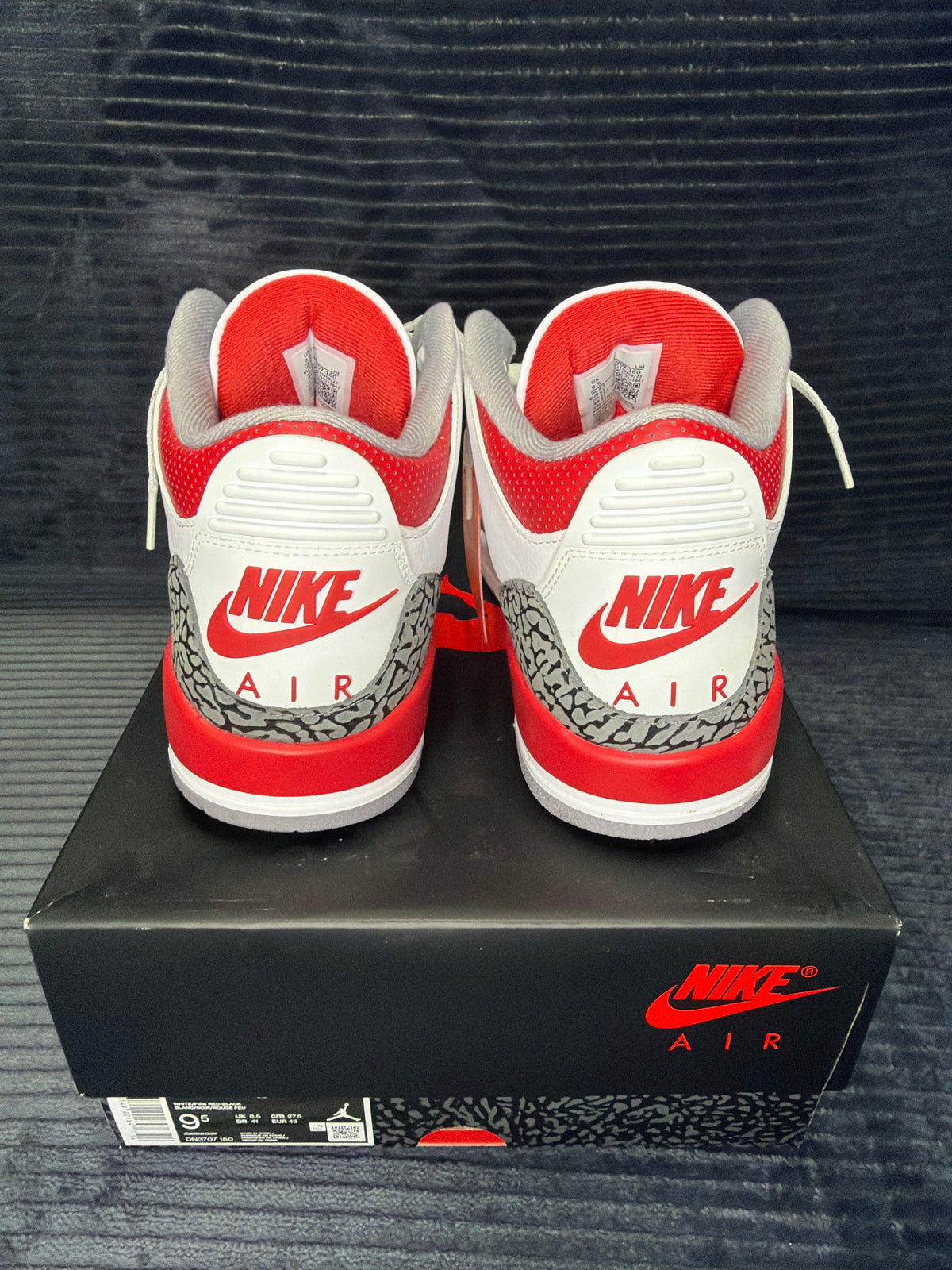 Jordan 3 Retro
Fire Red (2022)