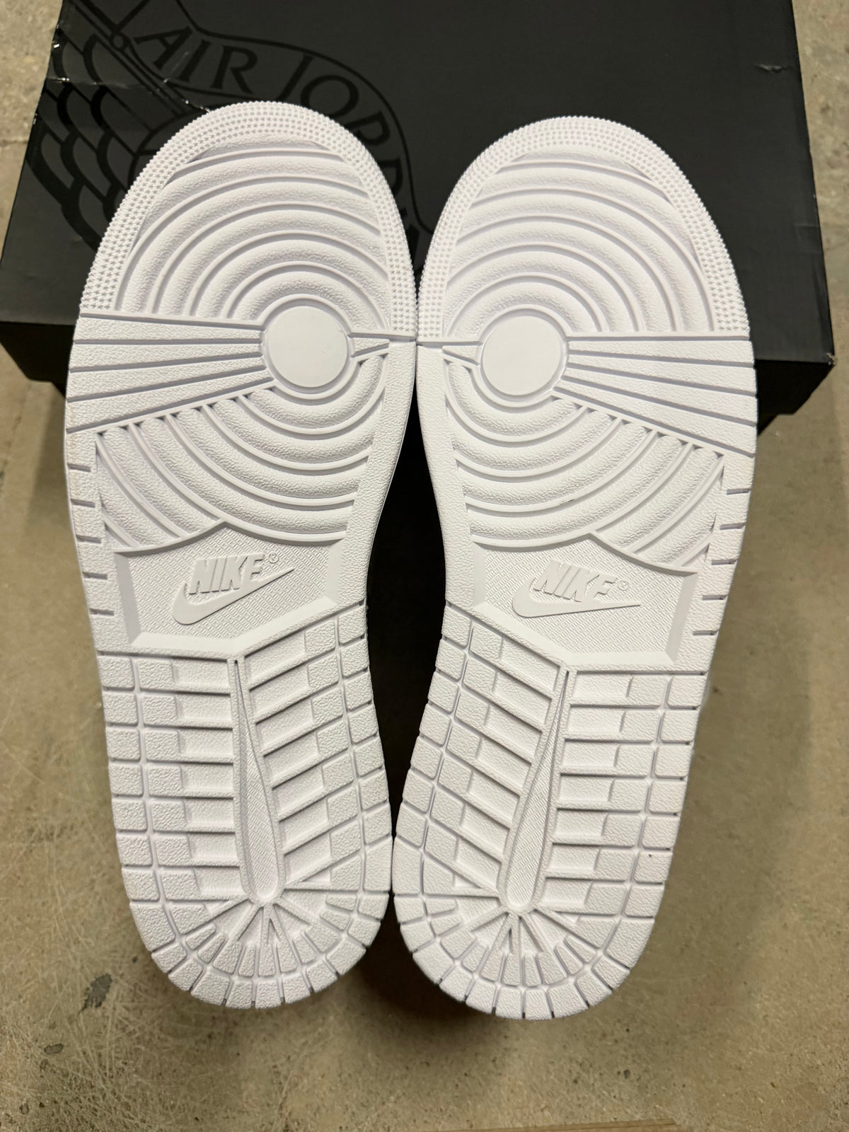 Jordan 1 mid White Brand New
