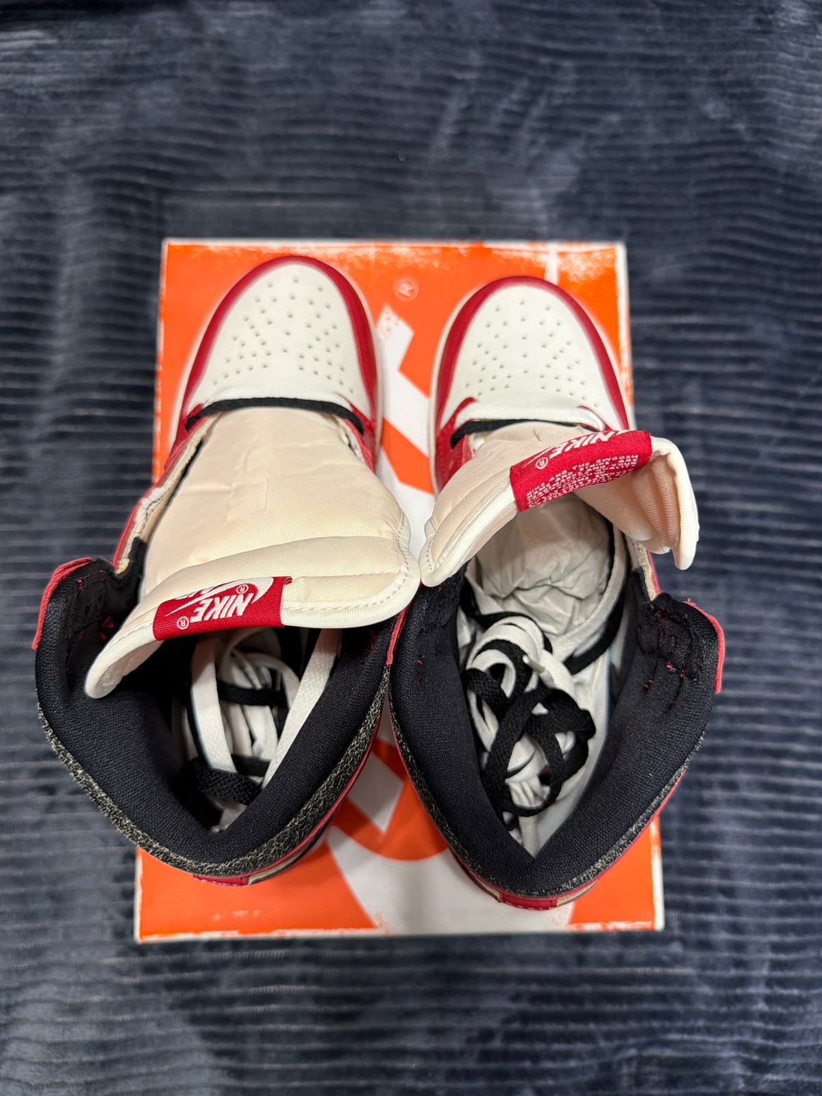 Jordan 1 Retro High OG
Chicago Lost and Found (GS) brand new