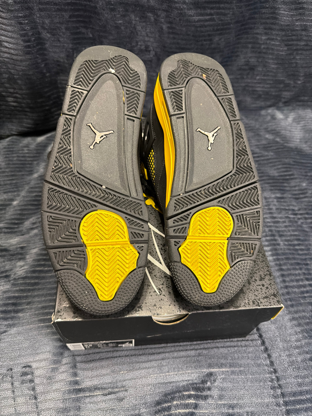Jordan 4 Retro
Thunder (2023)