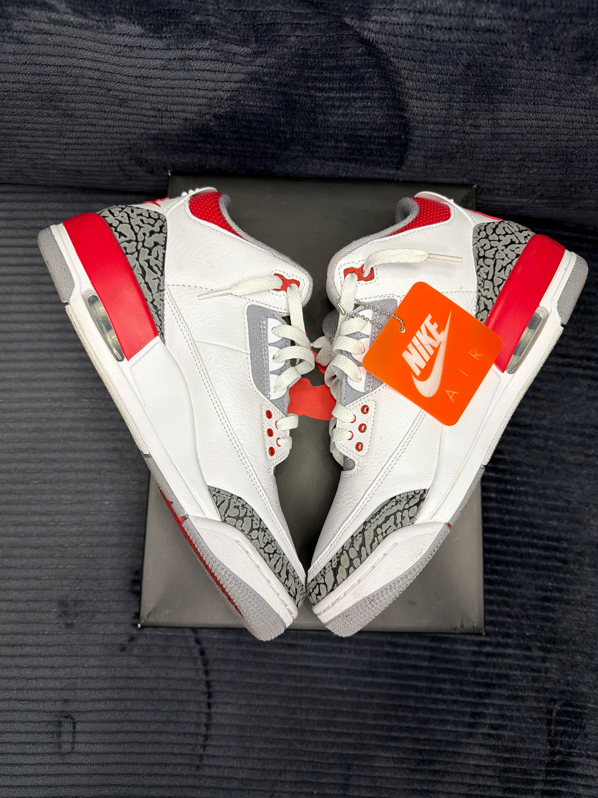Jordan 3 Retro
Fire Red (2022)