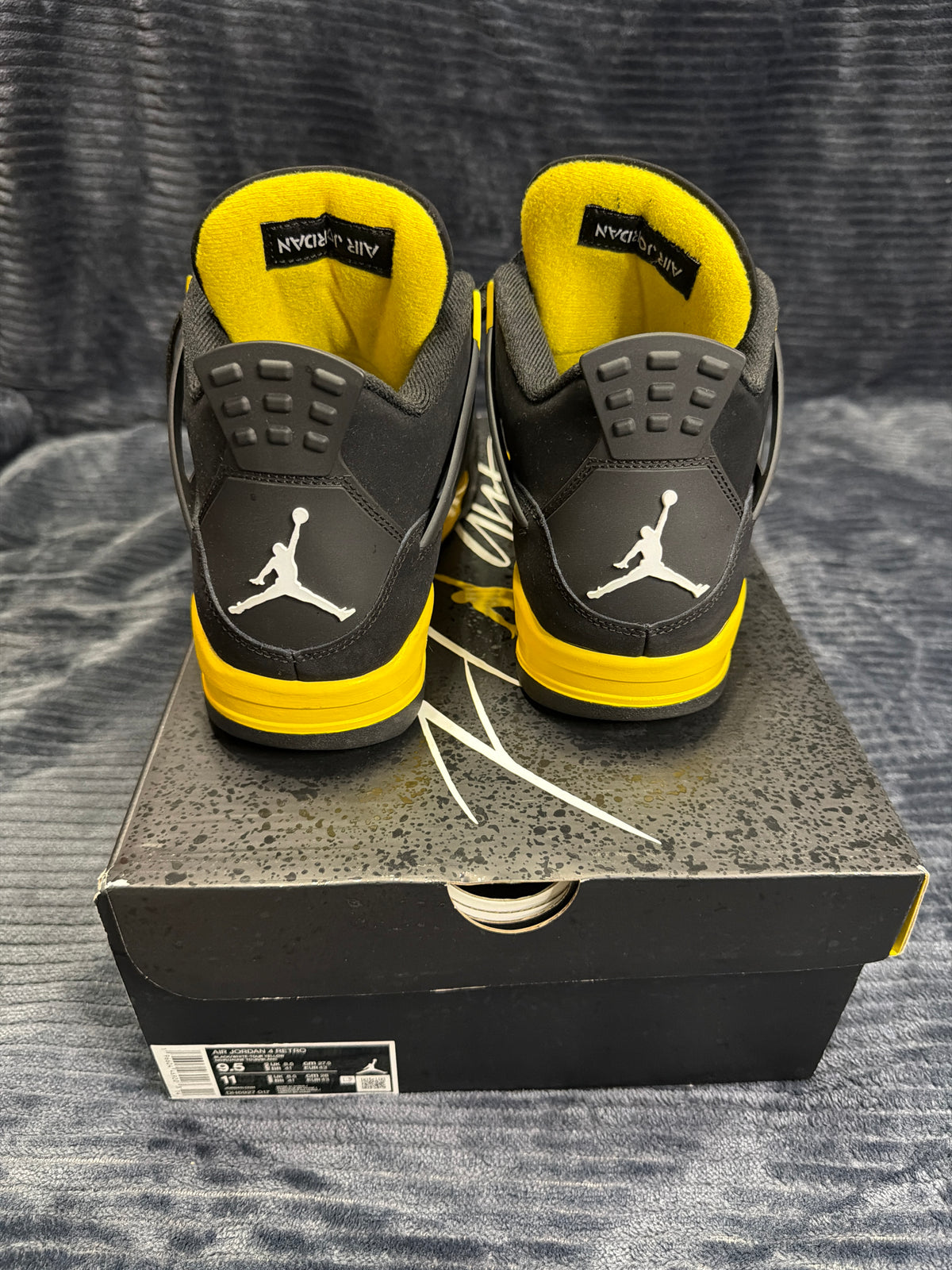 Jordan 4 Retro
Thunder (2023)