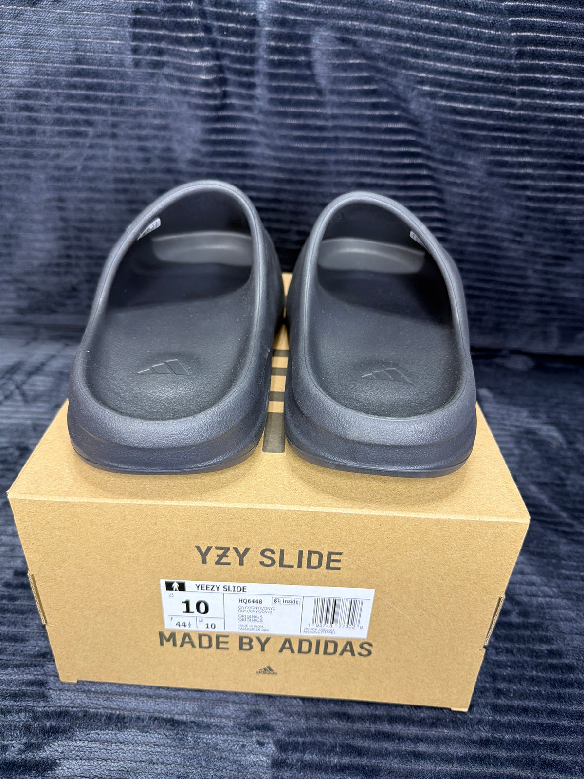 adidas Yeezy Slide
Onyx